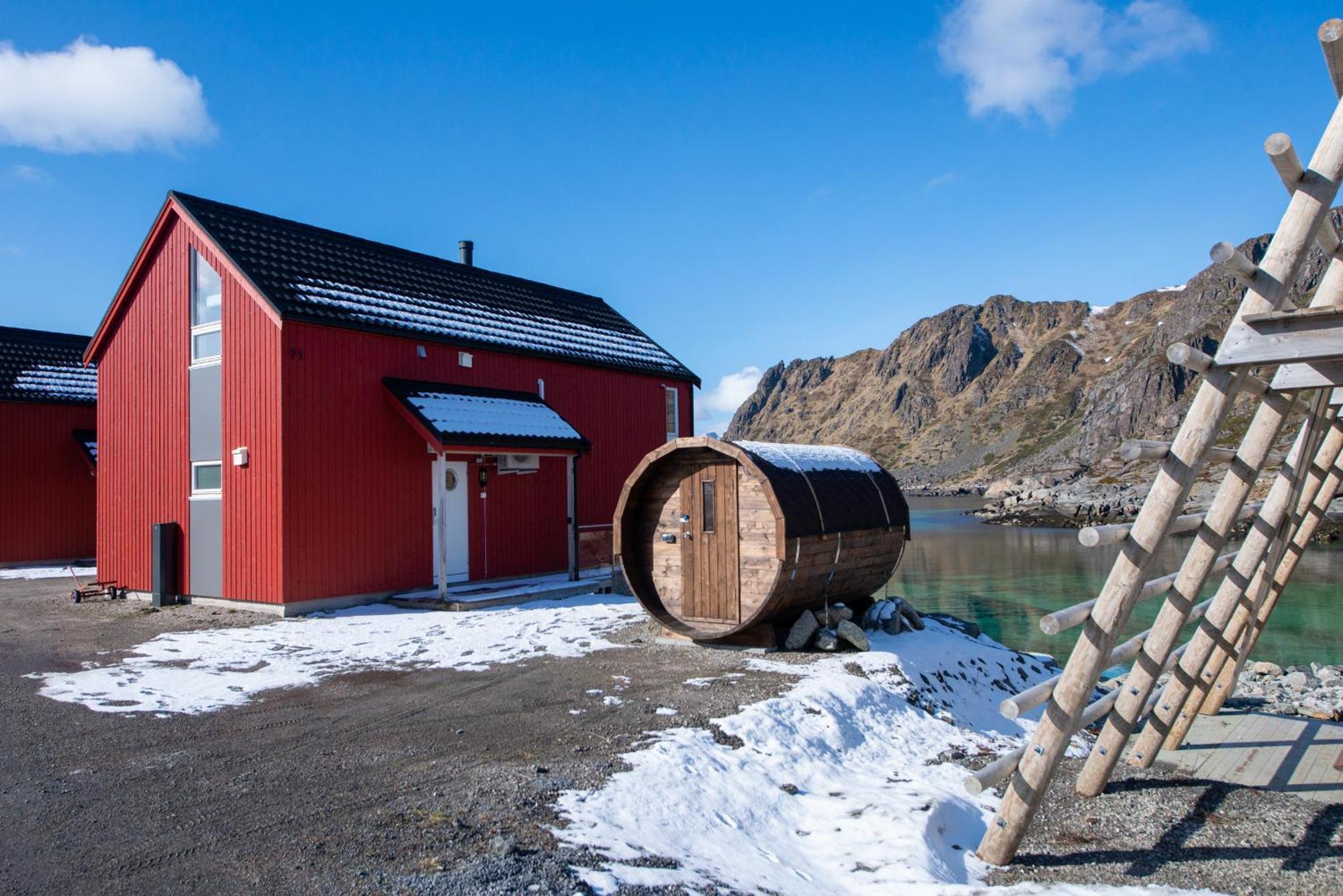 Lofoten Waterfront Luxury Lodge Ballstad Exterior photo