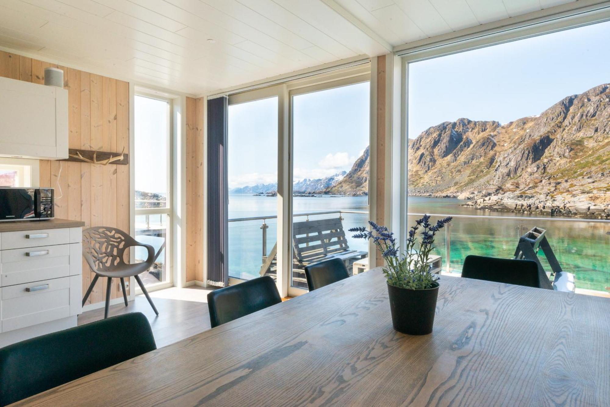 Lofoten Waterfront Luxury Lodge Ballstad Exterior photo